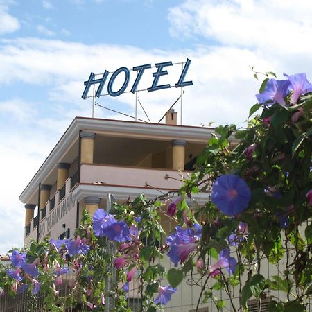 Hotel Baia Marina Orosei Buitenkant foto