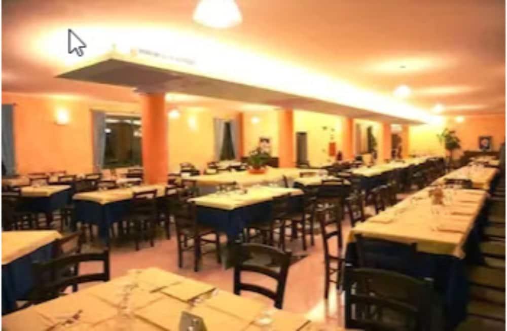 Hotel Baia Marina Orosei Buitenkant foto