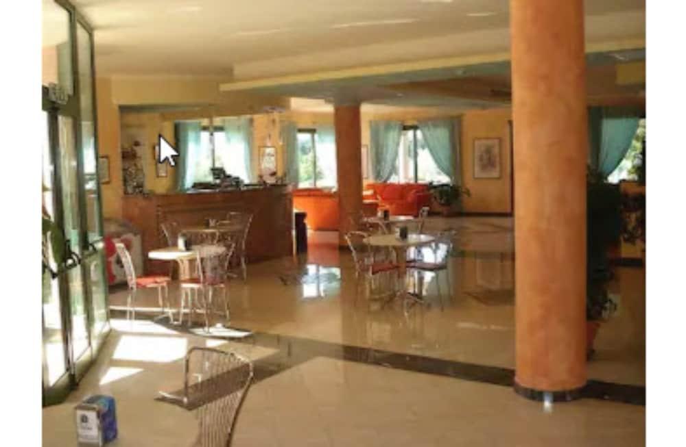 Hotel Baia Marina Orosei Buitenkant foto