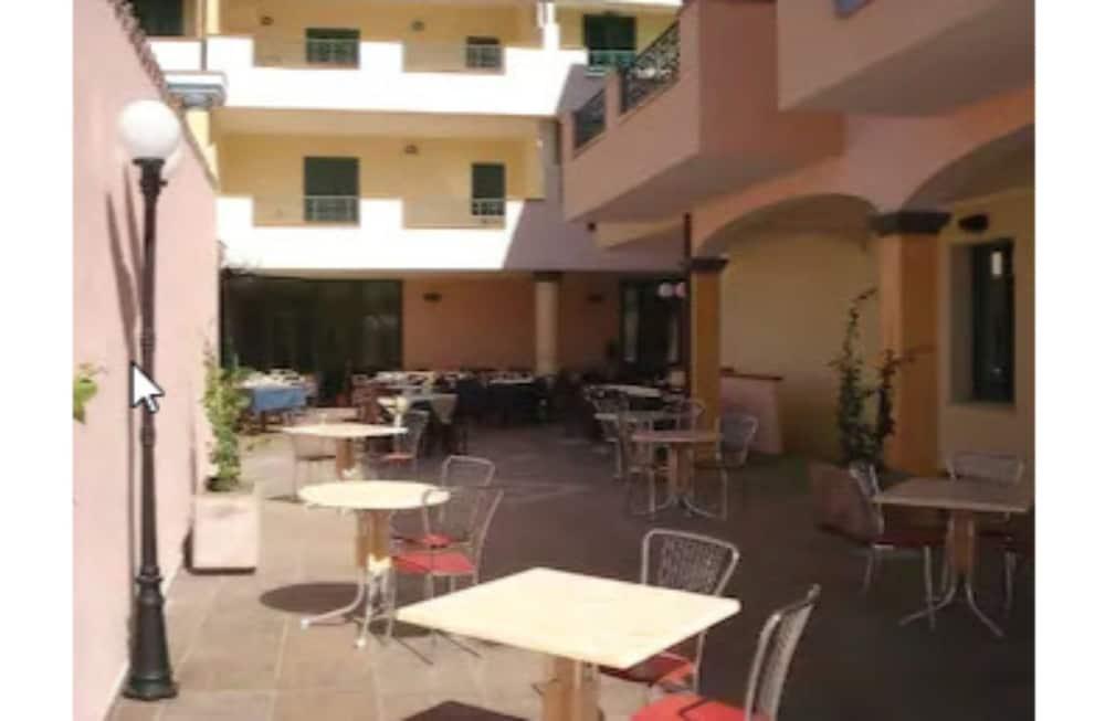 Hotel Baia Marina Orosei Buitenkant foto