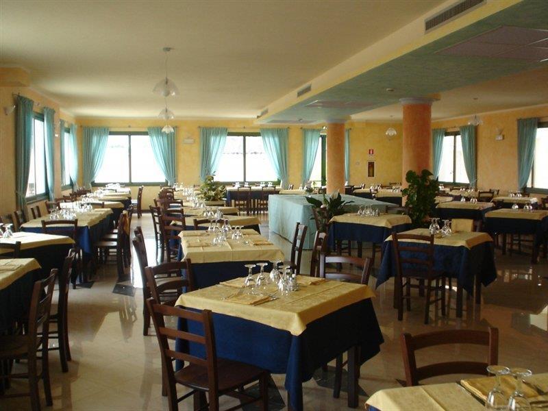 Hotel Baia Marina Orosei Buitenkant foto