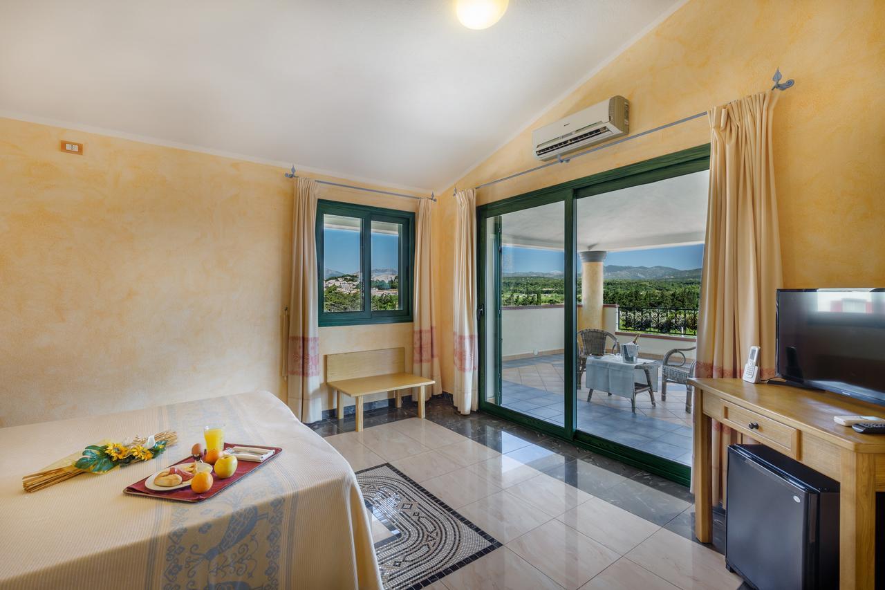 Hotel Baia Marina Orosei Buitenkant foto